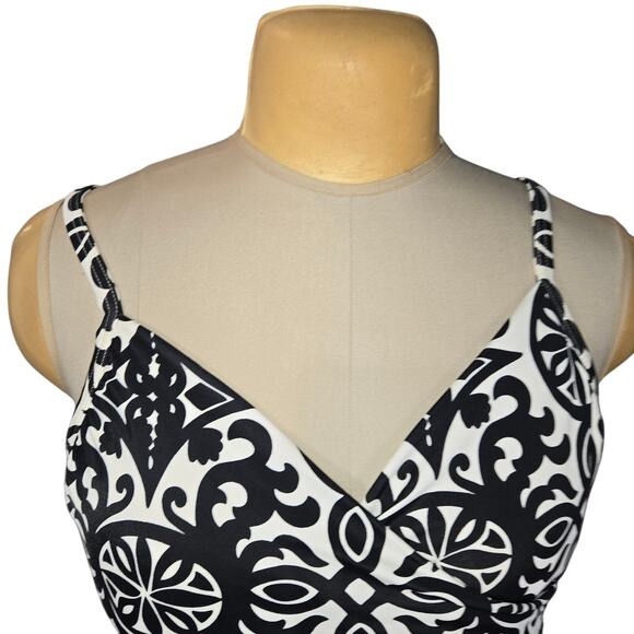 Lands End Takini Top Women 16 DD V Neck Shelf Bra Tile Print Swimwear Vacation - Picture 2 of 9